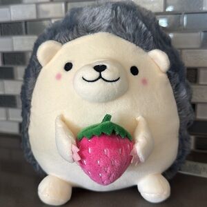 🍓Takashoji Hedgehog Holding Strawberry Plush / Mochi / Limited Edition / NEW🍓
